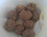 A picture of step 6 of Deep fried cheese burger balls.
