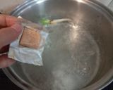 รูปขั้นตอนการทำที่ 2 ของ แกงจืดกวางตุ้งหมูสับ