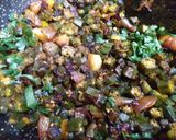 A picture of step 2 of Okra masala.