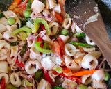 Foto langkah ke 9 dari resep Tumis cumi pelangi.