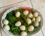 Foto langkah ke 3 dari resep Oseng Kangkung Telur Puyuh.