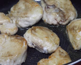 Foto del paso 1 de la receta: Guiso de pollo con choclo, corazones de alcachofas y guisantes