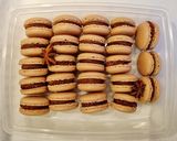 Mézeskalácsos ganache macaronba recept fázis 6 fotója