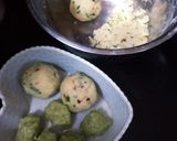 A picture of step 4 of Cheesy chutney stuffed cracker balls.