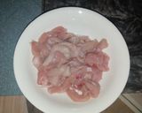 A picture of step 2 of Tricolour chicken stir fried noodles.