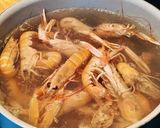 Hình bước làm 2 của món Langoustines (Tôm Càng Biển Bắc) Làm Chín Nhanh Chấm Sốt Mayonaise