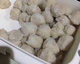 Foto langkah ke 1 dari resep Sup Bakso Daun Ubi.