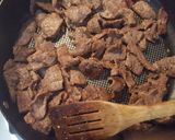 Foto del paso 7 de la receta: Carne guisada en salsa de jitomates, tomates y chiles jalapeños