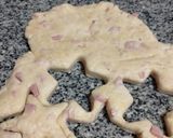 Foto del paso 3 de la receta: Scones de queso y jamón sin manteca ni huevo (fáciles y deliciosos)