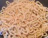 Une image de l'étape 5 de Udon au saumon.