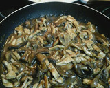 Foto del paso 3 de la receta: Pollo con champiñones y cebolla