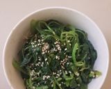 Foto langkah ke 2 dari resep Sigeumchi Namul | Salad Bayam Korea.
