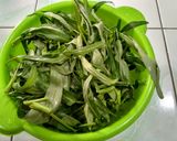 Foto langkah ke 1 dari resep Tumis Kangkung Jamur Kuping.