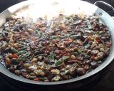 Foto del paso 3 de la receta Paella de secreto ibérico con setas y verduras