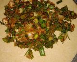 हरे लहसुन और प्याज़ का पराठा(hare lahsun aur pyaz ka paratha recipe in hindi) रेसिपी चरण 3 फोटो
