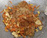 Foto langkah ke 5 dari resep 112. Bihun Goreng Kecap Telur Orak Arik.