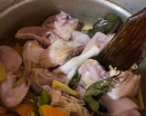 Foto langkah ke 2 dari resep Garang Asem Ayam |Santan dan Daun Pisang.