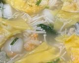 Hình bước làm 2 của món Cơm nhà với nạc lưng heo xào sả cốt dừa, salad hoa quả nhiệt đới, canh củ cải tôm khô nấm kim châm