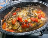Une image de l'étape 12 de Rouelle marinée de porc aux tomates cerises et herbes aromatiques.