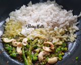 A picture of step 5 of Chura Matar / Green Peas Poha.