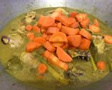 Foto langkah ke 4 dari resep Kari ayam kentang wortel.