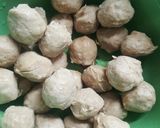 Foto langkah ke 1 dari resep Oseng Mercon Bakso Bulbul.