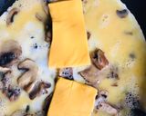 Foto del paso 2 de la receta: Omelette con champignon y cheddar !!