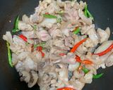 รูปขั้นตอนการทำที่ 2 ของ ขาหมูผัดพริกสด