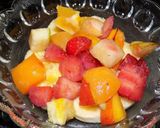 Foto del paso 4 de la receta: Ensalada de frutas con salsa de queso crema