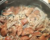 Foto del paso 5 de la receta: Salteado de gulas con Níscalos y gambas