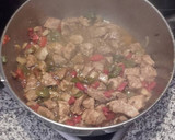 Foto del paso 2 de la receta: Trocitos de pollo con verduras al ajillo