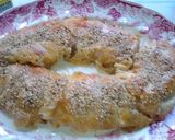 Foto del paso 8 de la receta: Rollo de hojaldre de jamón y queso