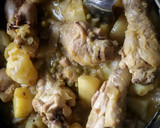 Foto del paso 4 de la receta: Pollos guisados con papas y guisantes