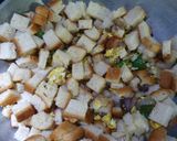 A picture of step 3 of Bread upma.