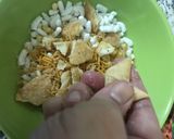 A picture of step 3 of Namkeen ki jhatpat bhel.