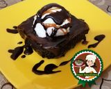 صورة لخطوة 4 من وصفة كيكه الشوكولاته بأيس كريم الفانيليا وصوص الكراميل 🍨🍧