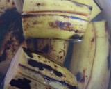 Foto del paso 1 de la receta: Bolitas de Plátanos rellenas de queso