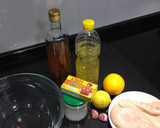 Foto del paso 1 de la receta: Pollo con salsa de achiote, puré de papa con zanahoria y repollo