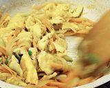 Foto langkah ke 6 dari resep Cara Masak Orak Arik Telur Wortel Saus Tiram.