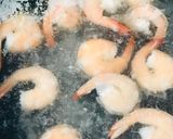 Foto langkah ke 2 dari resep Tomato Garlic & Shrimp Pasta.