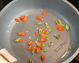 Foto langkah ke 2 dari resep Telur Ceplok Tiga Saus.