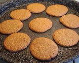 Foto del paso 3 de la receta: Galletitas de chocolate, miel y jengibre