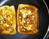 A picture of step 6 of Soyayyan bread da qwai.