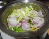 A picture of step 2 of Cabbage onion pakoda.