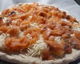 Foto del paso 2 de la receta: Pizza de salmón y aguacate