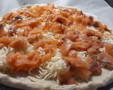 Foto del paso 2 de la receta: Pizza de salmón y aguacate