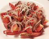 Foto del paso 4 de la receta: Ensalada de tomates pera con anchoas y pasas