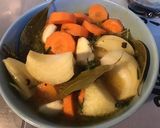 Une image de l'étape 1 de Rôti de sanglier au lard et vin rouge (marinade maison au cognac, aromates et légumes).