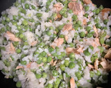 Foto del paso 6 de la receta: Risotto de salmón y guisantes acompañado de gyozas especiales