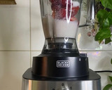 A picture of step 1 of Strawberry and Guava Juice.